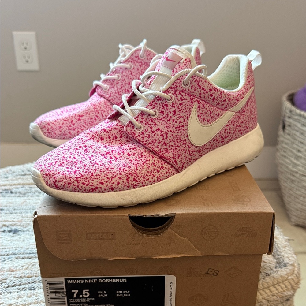 Women’s Nike Pink and White Speckled Rosherun’s